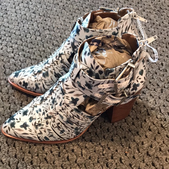 Gianni Bini Summer booties - Picture 3 of 9